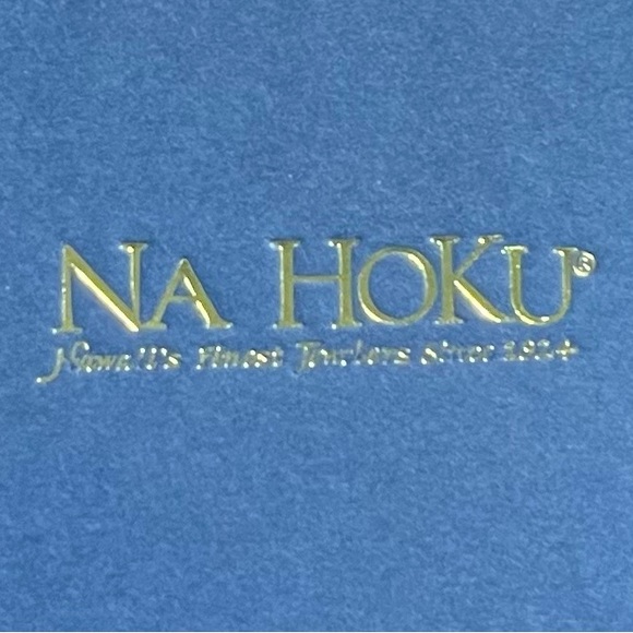 NA HOKU Hawaii’s Finest Jewelry - Hawaiian Slipper Bracelet (14K Yellow Gold) - Picture 2 of 7